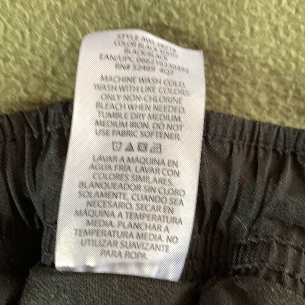 Athletic Works black swim shorts. Elastic tie waist band. Liner. Size 2XL - Picture 6 of 7